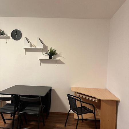 Private Room 1 Km From Center With Kitchen Μπρατισλάβα Εξωτερικό φωτογραφία